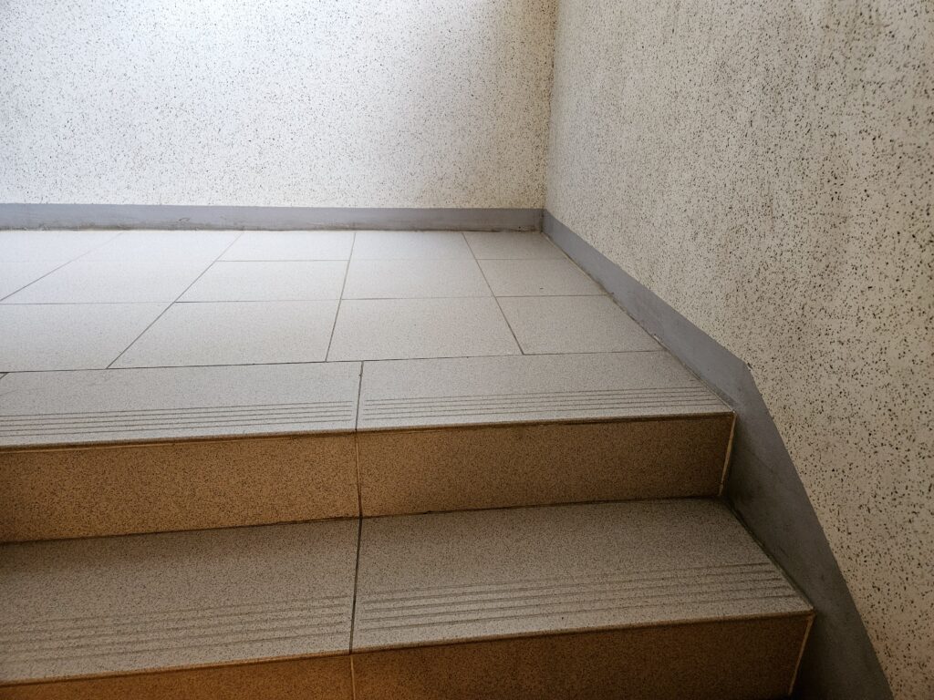 아파트 계단 오르기 운동 단점 주의사항